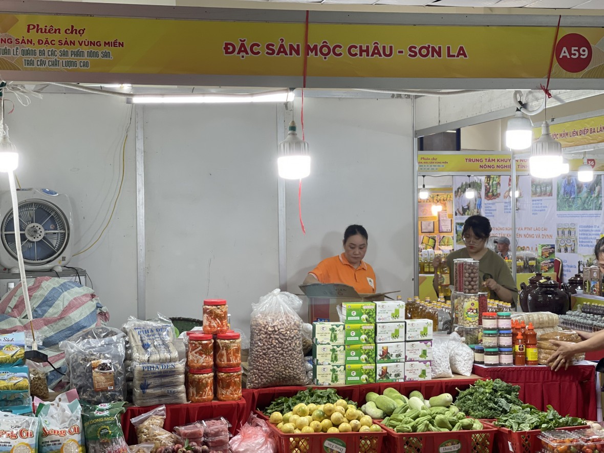 Phiên chợ nông sản, đặc sản vùng miền: Hàng Việt chinh phục người Việt Phiên chợ nông sản, đặc sản vùng miền: Hàng Việt chinh phục người Việt