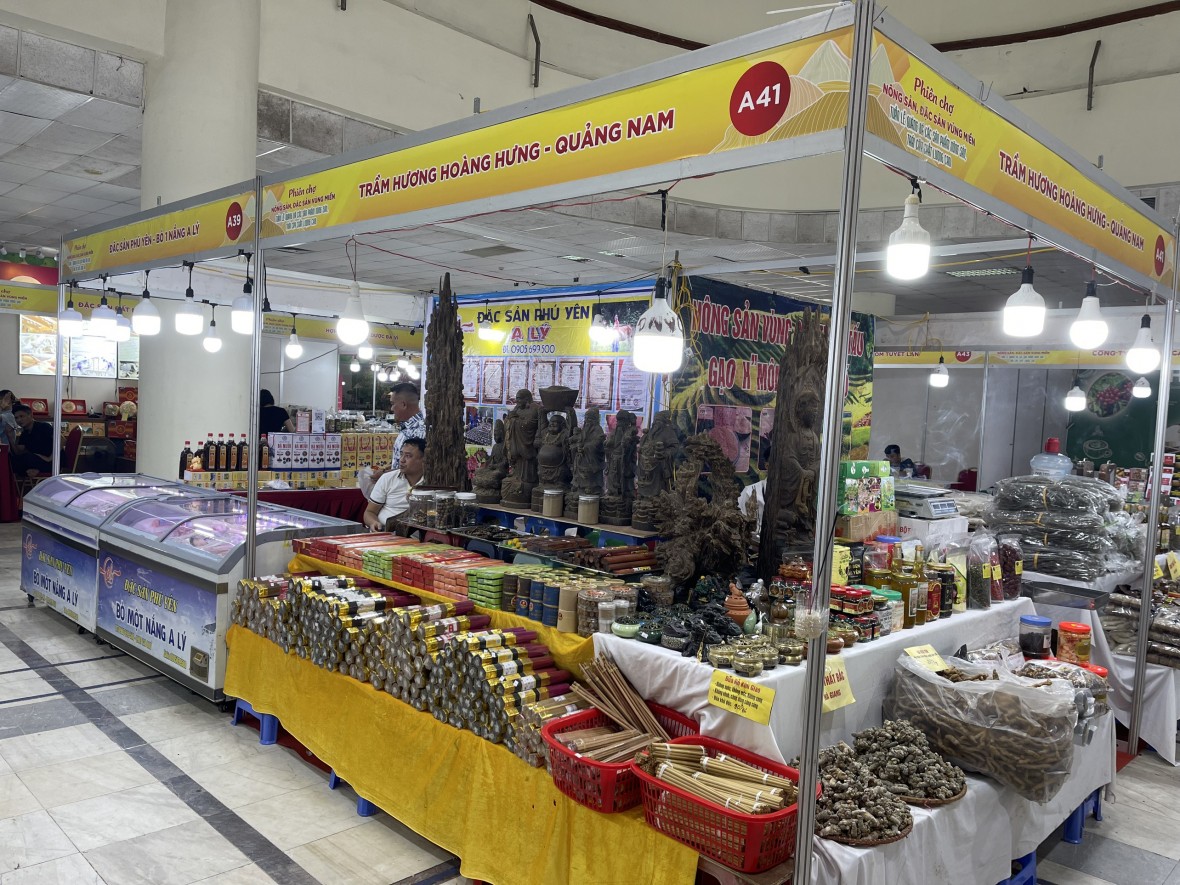 Phiên chợ nông sản, đặc sản vùng miền: Hàng Việt chinh phục người Việt Phiên chợ nông sản, đặc sản vùng miền: Hàng Việt chinh phục người Việt