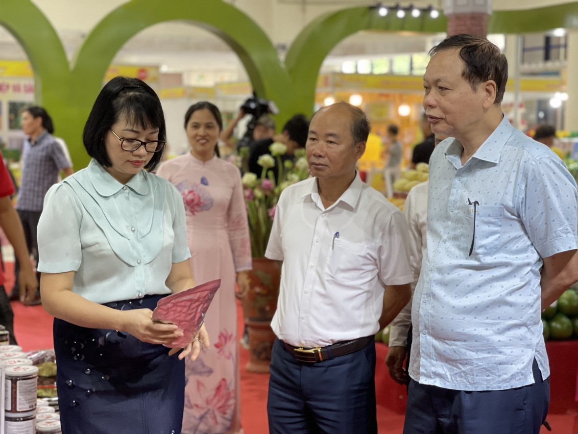 Phiên chợ nông sản, đặc sản vùng miền: Hàng Việt chinh phục người Việt Phiên chợ nông sản, đặc sản vùng miền: Hàng Việt chinh phục người Việt