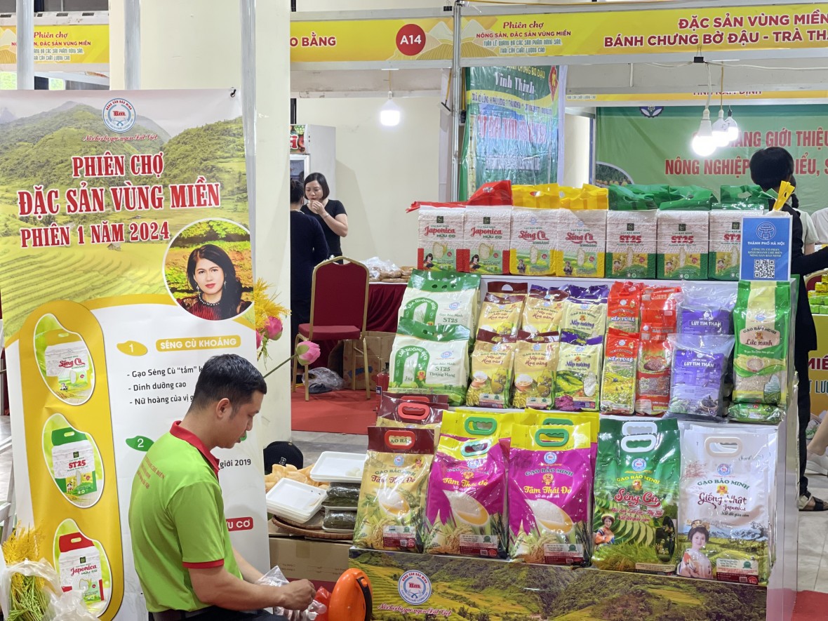 Phiên chợ nông sản, đặc sản vùng miền: Hàng Việt chinh phục người Việt Phiên chợ nông sản, đặc sản vùng miền: Hàng Việt chinh phục người Việt