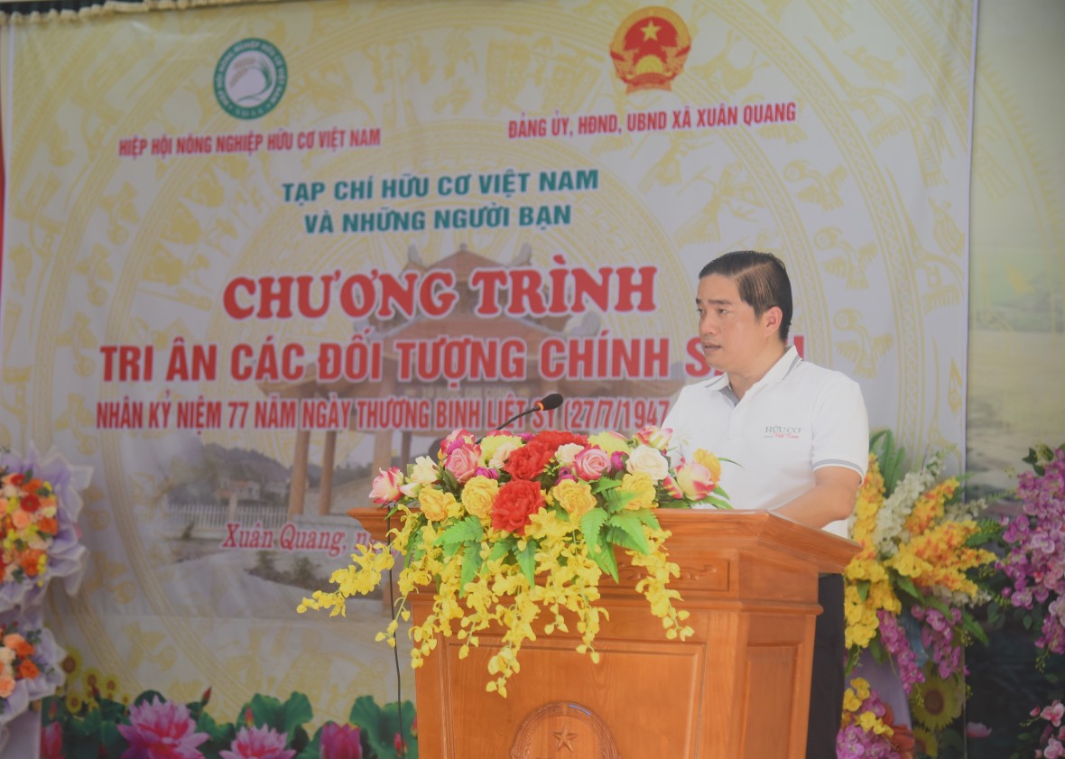 Tạp chí Hữu cơ Việt Nam tri ân gia đình chính sách xã Xuân Quang, huyện Chiêm Hóa Tạp chí Hữu cơ Việt Nam tri ân gia đình chính sách xã Xuân Quang, huyện Chiêm Hóa