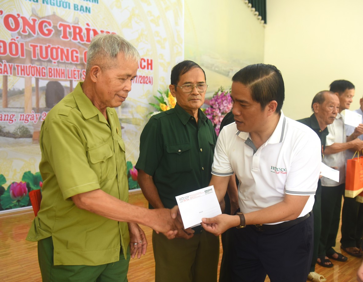 Tạp chí Hữu cơ Việt Nam tri ân gia đình chính sách xã Xuân Quang, huyện Chiêm Hóa Tạp chí Hữu cơ Việt Nam tri ân gia đình chính sách xã Xuân Quang, huyện Chiêm Hóa