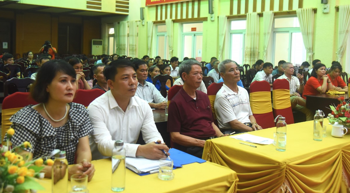 Chung tay chia sẻ khó khăn với người dân Chiêm Hoá bị thiệt hại do cơn bão số 3 Chung tay chia sẻ khó khăn với người dân Chiêm Hoá bị thiệt hại do cơn bão số 3