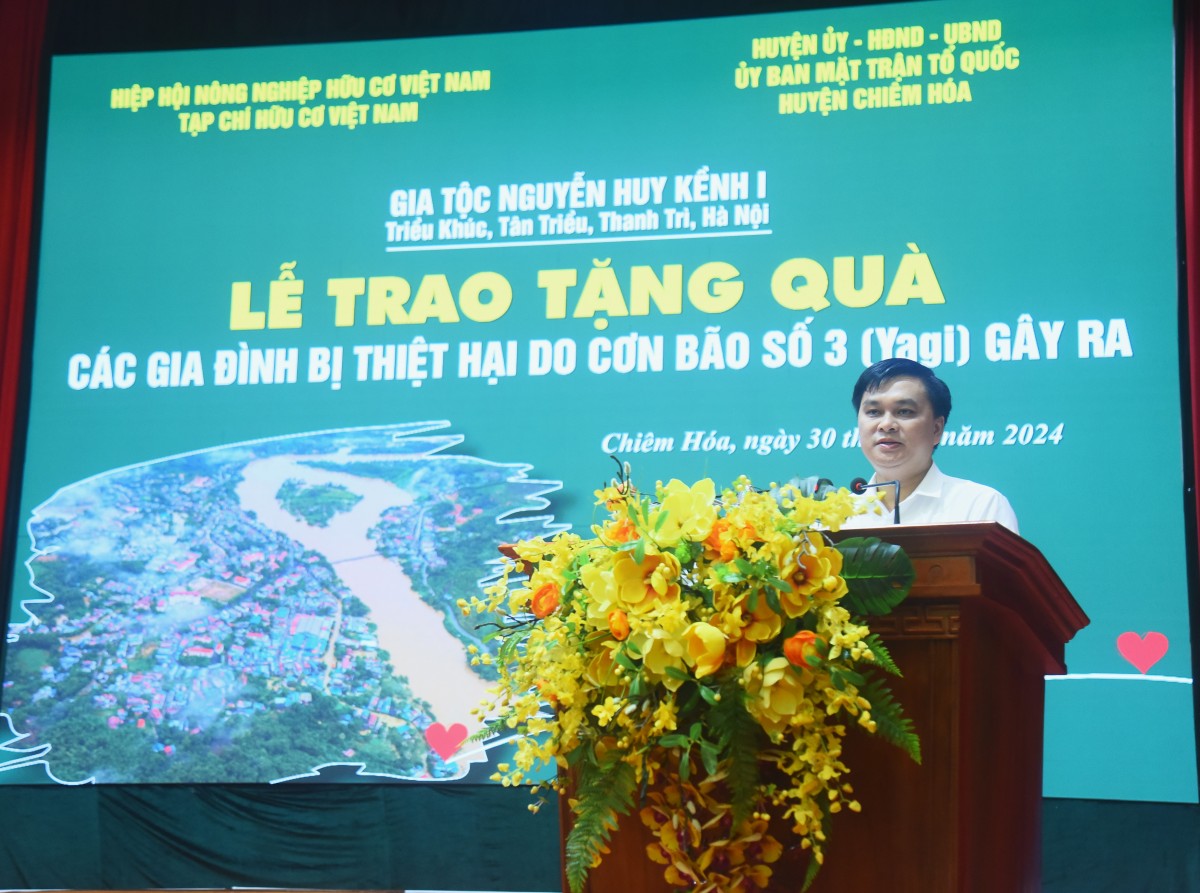 Chung tay chia sẻ khó khăn với người dân Chiêm Hoá bị thiệt hại do cơn bão số 3 Chung tay chia sẻ khó khăn với người dân Chiêm Hoá bị thiệt hại do cơn bão số 3