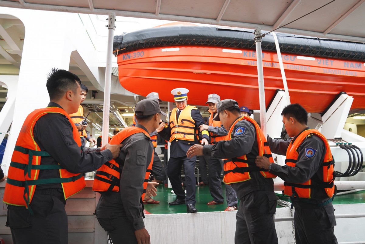 Chuyến hải trình mang Tết ra biển đảo: Ấm tình quân dân Chuyến hải trình mang Tết ra biển đảo: Ấm tình quân dân