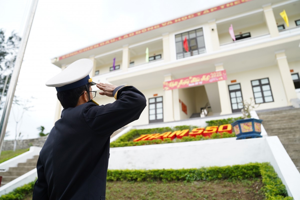 Chuyến hải trình mang Tết ra biển đảo: Ấm tình quân dân Chuyến hải trình mang Tết ra biển đảo: Ấm tình quân dân