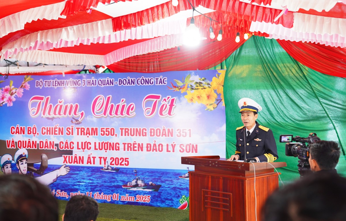 Chuyến hải trình mang Tết ra biển đảo: Ấm tình quân dân Chuyến hải trình mang Tết ra biển đảo: Ấm tình quân dân