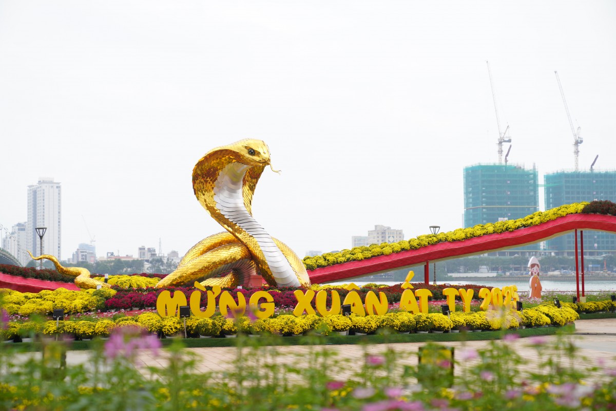 Ngắm biểu tượng linh vật rắn Đà Nẵng hay biểu tượng Ngành Y? Ngắm biểu tượng linh vật rắn Đà Nẵng hay biểu tượng Ngành Y?