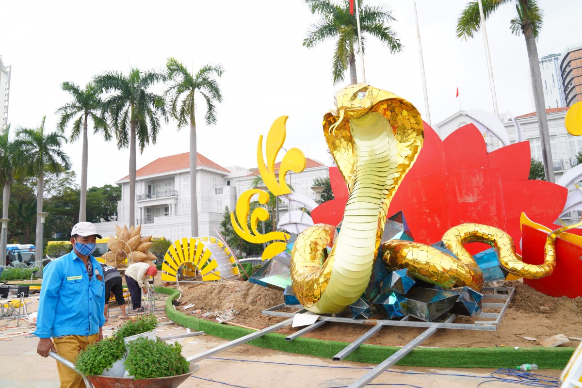 Ngắm biểu tượng linh vật rắn Đà Nẵng hay biểu tượng Ngành Y? Ngắm biểu tượng linh vật rắn Đà Nẵng hay biểu tượng Ngành Y?