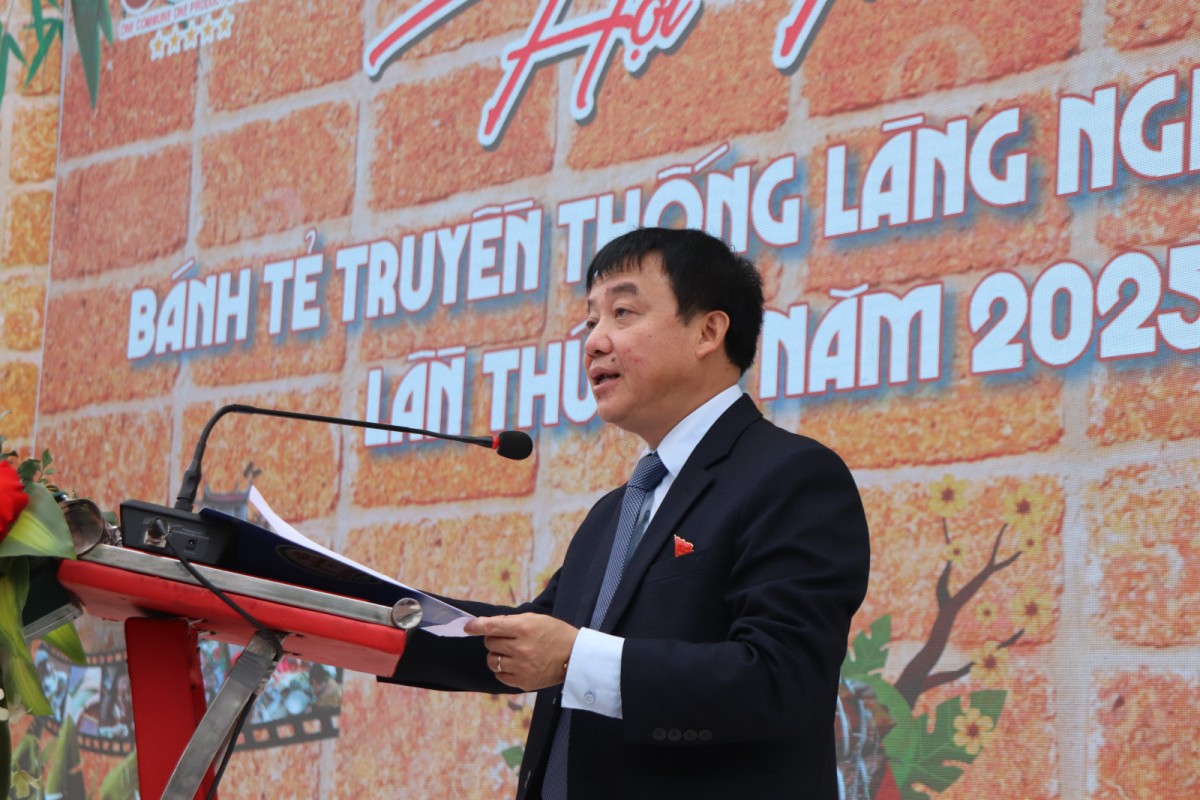 Ông Lê Đại Thăng - Phó Chủ tịch UBND Thị xã Sơn Tây phát biểu khai mạc hội thi. Ông Lê Đại Thăng - Phó Chủ tịch UBND Thị xã Sơn Tây phát biểu khai mạc hội thi.