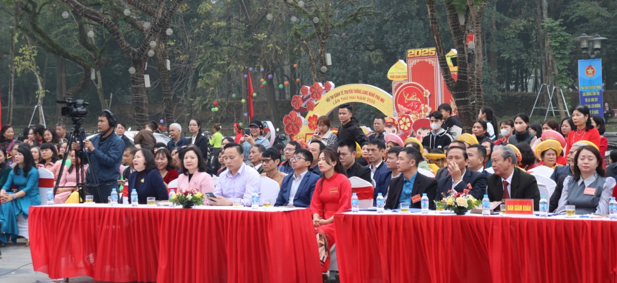 Độc đáo Hội thi bánh tẻ truyền thống làng nghề Phú Nhi