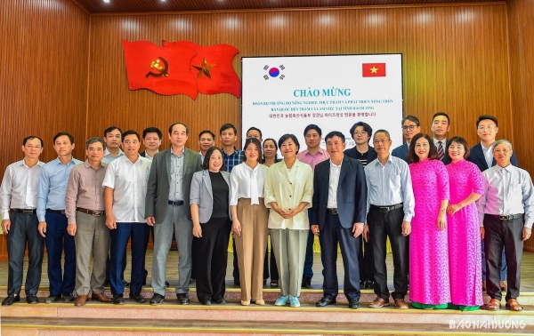 Bộ trưởng Bộ Nông nghiệp Hàn Quốc thăm vùng sản xuất cà rốt tại Hải Dương
