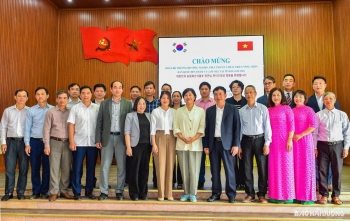 Bộ trưởng Bộ Nông nghiệp Hàn Quốc thăm vùng sản xuất cà rốt tại Hải Dương