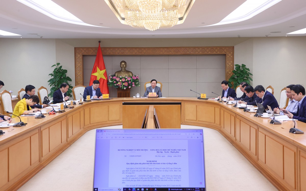 Phó Thủ tướng Trần Hồng Hà chủ trì cuộc họp