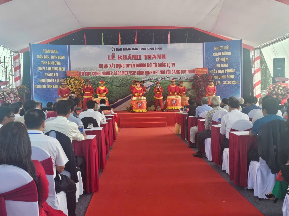 Bình Định: Phó Thủ tướng Chính phủ Nguyễn Chí Dũng dự Lễ khánh thành hai công trình trọng điểm