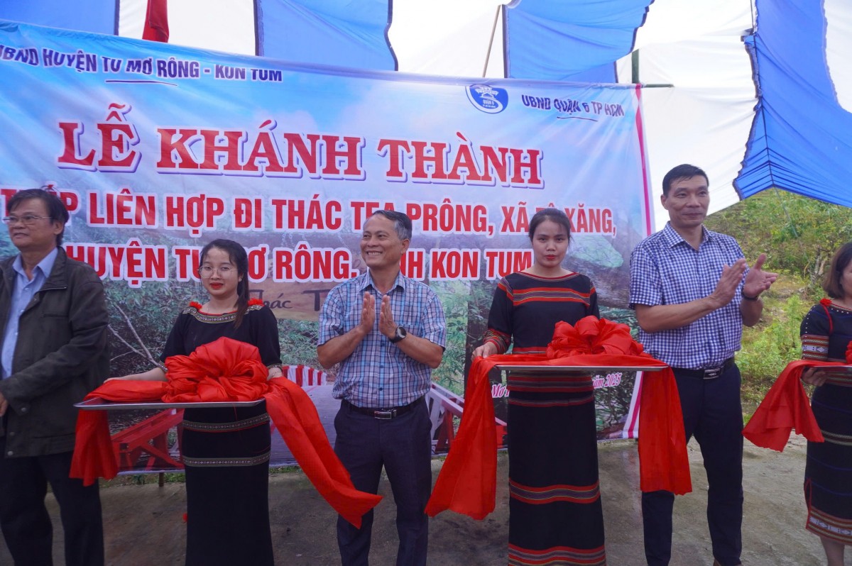 Kon Tum: Khánh thành, đưa vào sử dụng 2 cây cầu sắt dẫn vào điểm du lịch thác Tea Prông