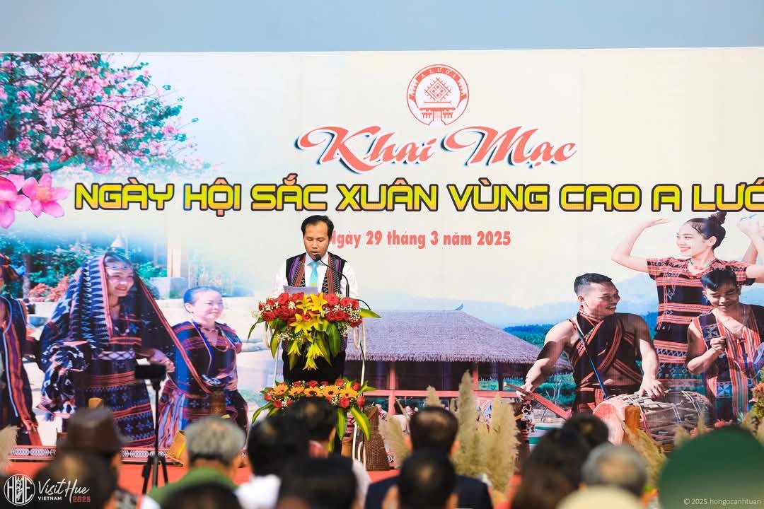 Ngày hội tôn vinh bản sắc văn hóa “Sắc Xuân vùng cao A Lưới” Ngày hội tôn vinh bản sắc văn hóa “Sắc Xuân vùng cao A Lưới”