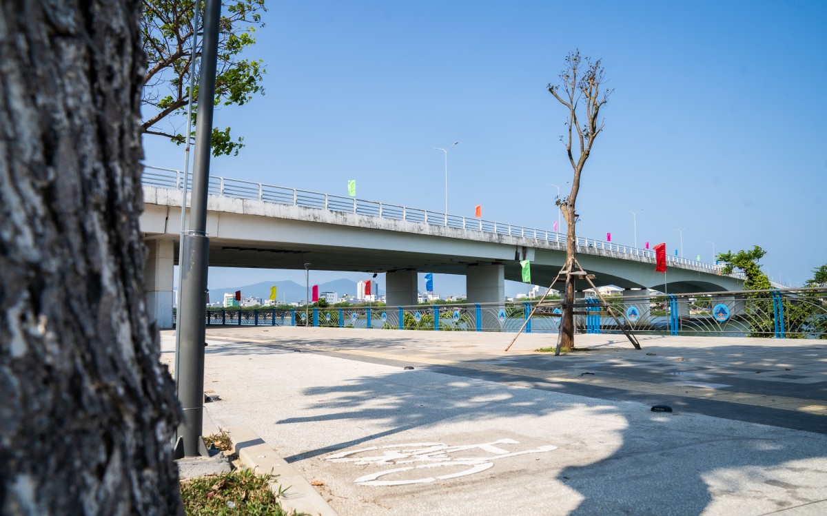 “Mục sở thị” lối dành riêng cho xe đạp dọc tuyến đường Thăng Long “Mục sở thị” lối dành riêng cho xe đạp dọc tuyến đường Thăng Long