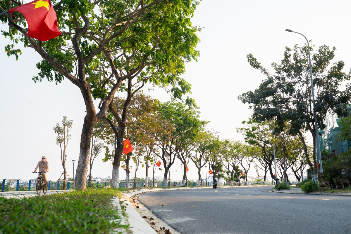 “Mục sở thị” lối dành riêng cho xe đạp dọc tuyến đường Thăng Long “Mục sở thị” lối dành riêng cho xe đạp dọc tuyến đường Thăng Long