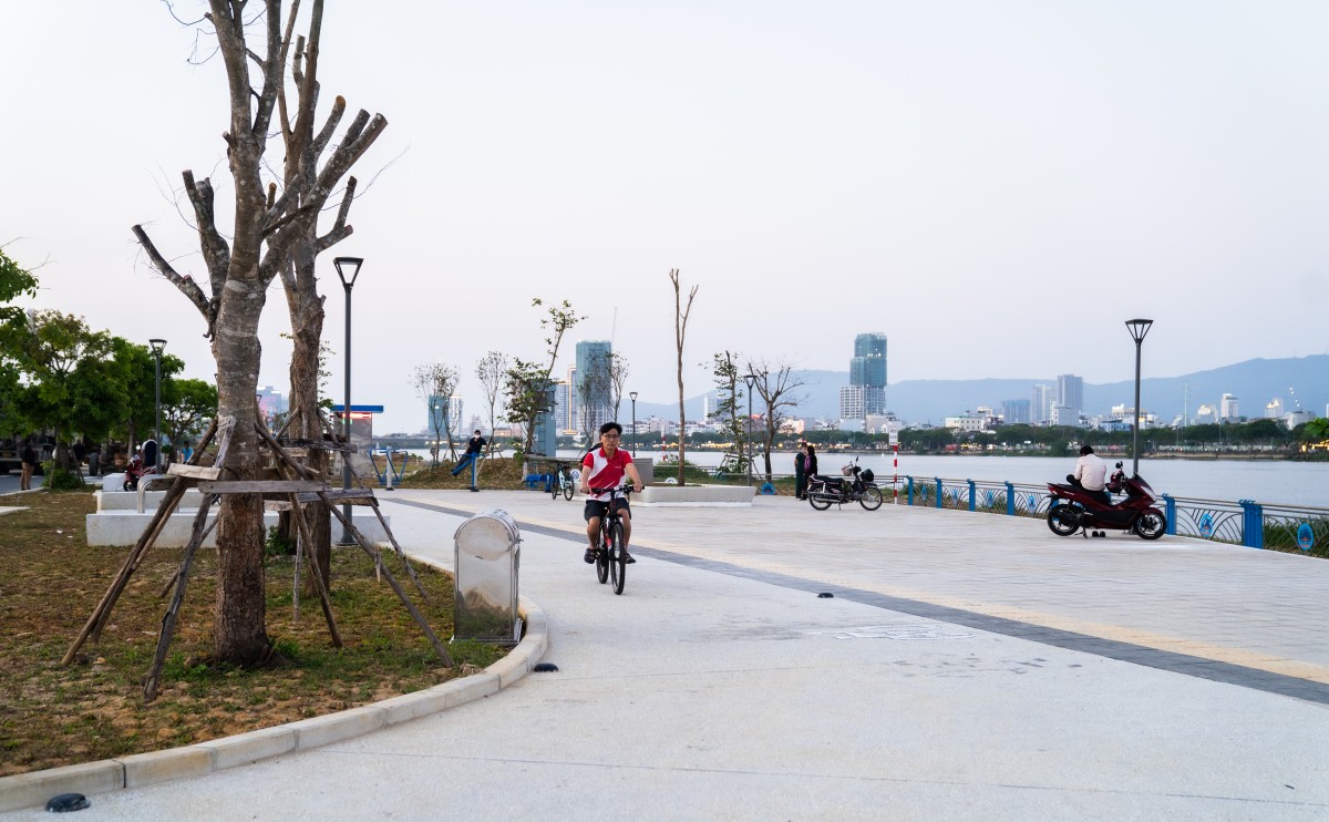 “Mục sở thị” lối dành riêng cho xe đạp dọc tuyến đường Thăng Long “Mục sở thị” lối dành riêng cho xe đạp dọc tuyến đường Thăng Long