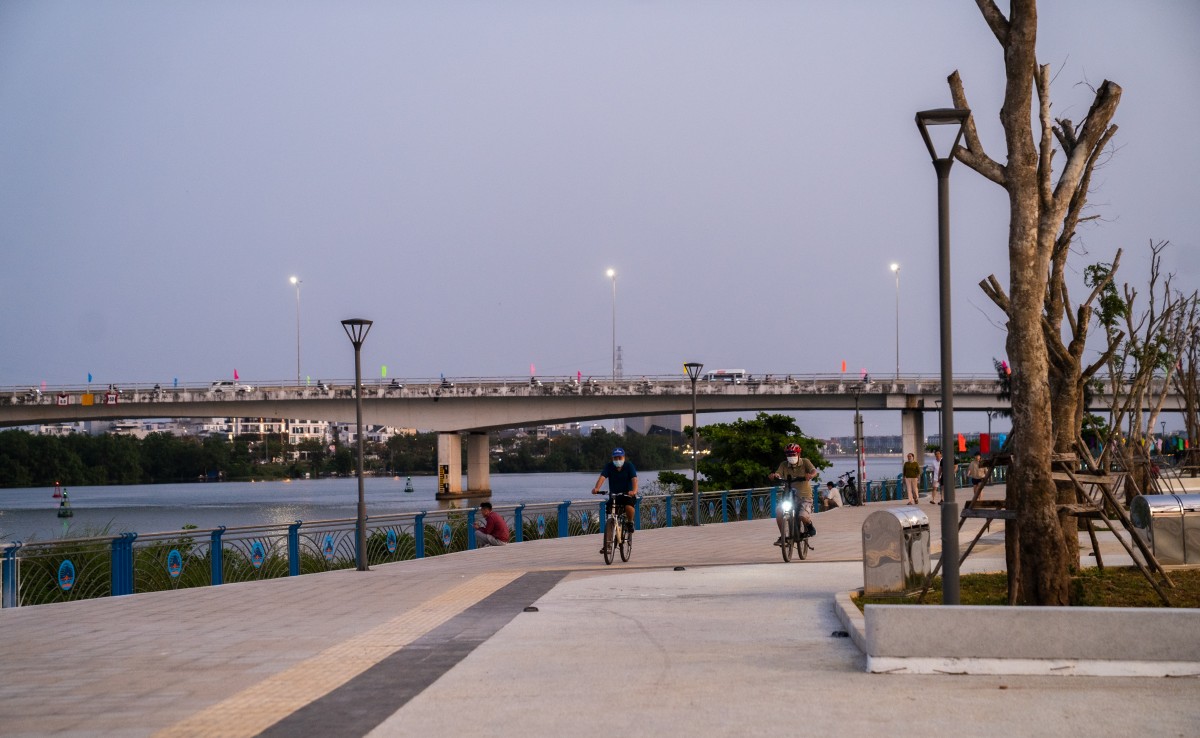 “Mục sở thị” lối dành riêng cho xe đạp dọc tuyến đường Thăng Long “Mục sở thị” lối dành riêng cho xe đạp dọc tuyến đường Thăng Long