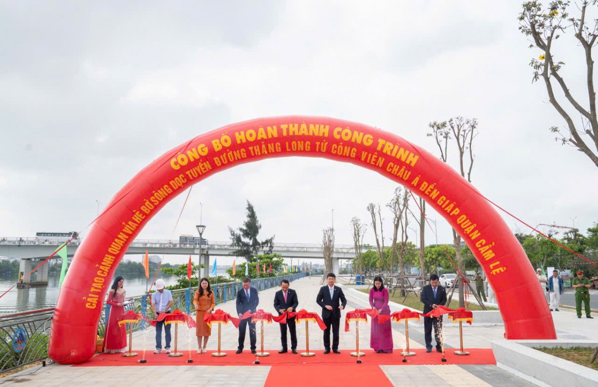 “Mục sở thị” lối dành riêng cho xe đạp dọc tuyến đường Thăng Long “Mục sở thị” lối dành riêng cho xe đạp dọc tuyến đường Thăng Long