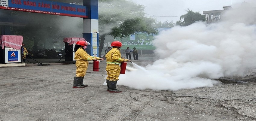 Lực lượng PCCC cơ sở triển khai chữa cháy