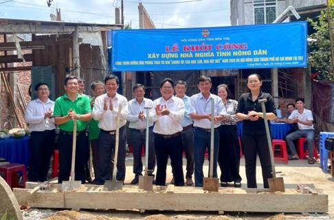 Hội Nông dân tỉnh Bến Tre: Chung tay, góp sức xây dựng nhà “Nghĩa tình nông dân”