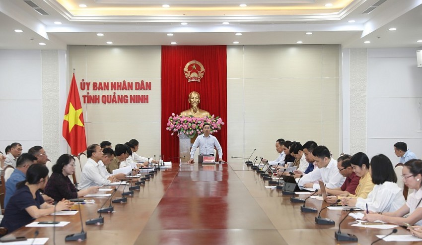 Quang cảnh buổi làm việc.