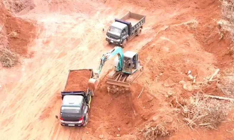 Đắk Nông: Bị lập biên bản nhưng khai thác đất nông nghiệp, lấp suối tại xã Đắk Sắk vẫn diễn ra