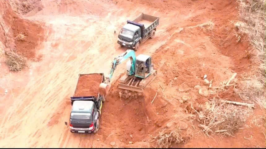 Đắk Nông: Bị lập biên bản nhưng khai thác đất nông nghiệp, lấp suối tại xã Đắk Sắk vẫn diễn ra