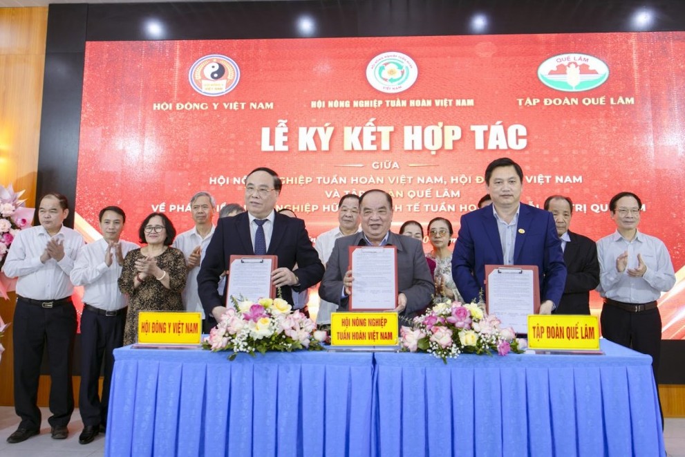 Chương trình hợp tác "ba bên" tạo chuỗi liên kết sản xuất dược liệu hữu cơ