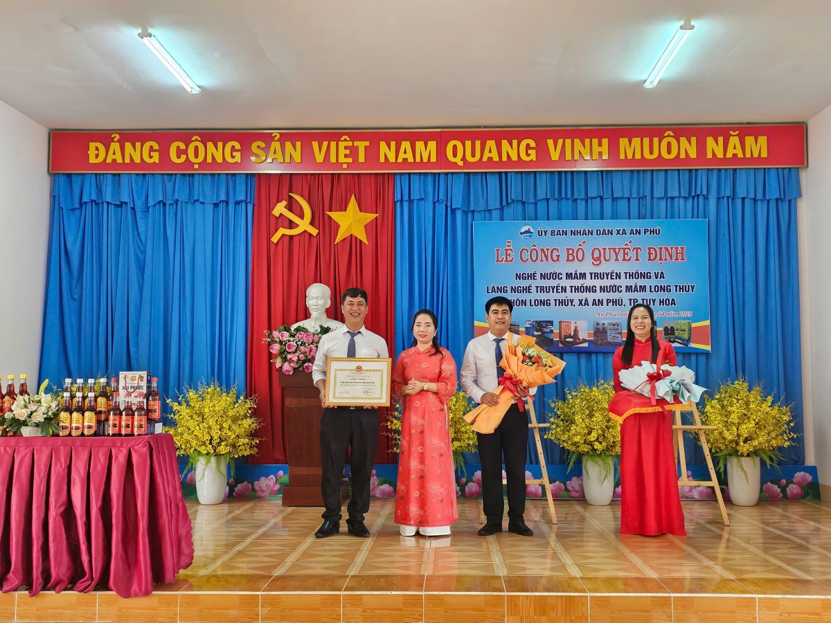Làng nghề nước mắm Long Thủy mang tinh hoa của biển đến với mọi nhà