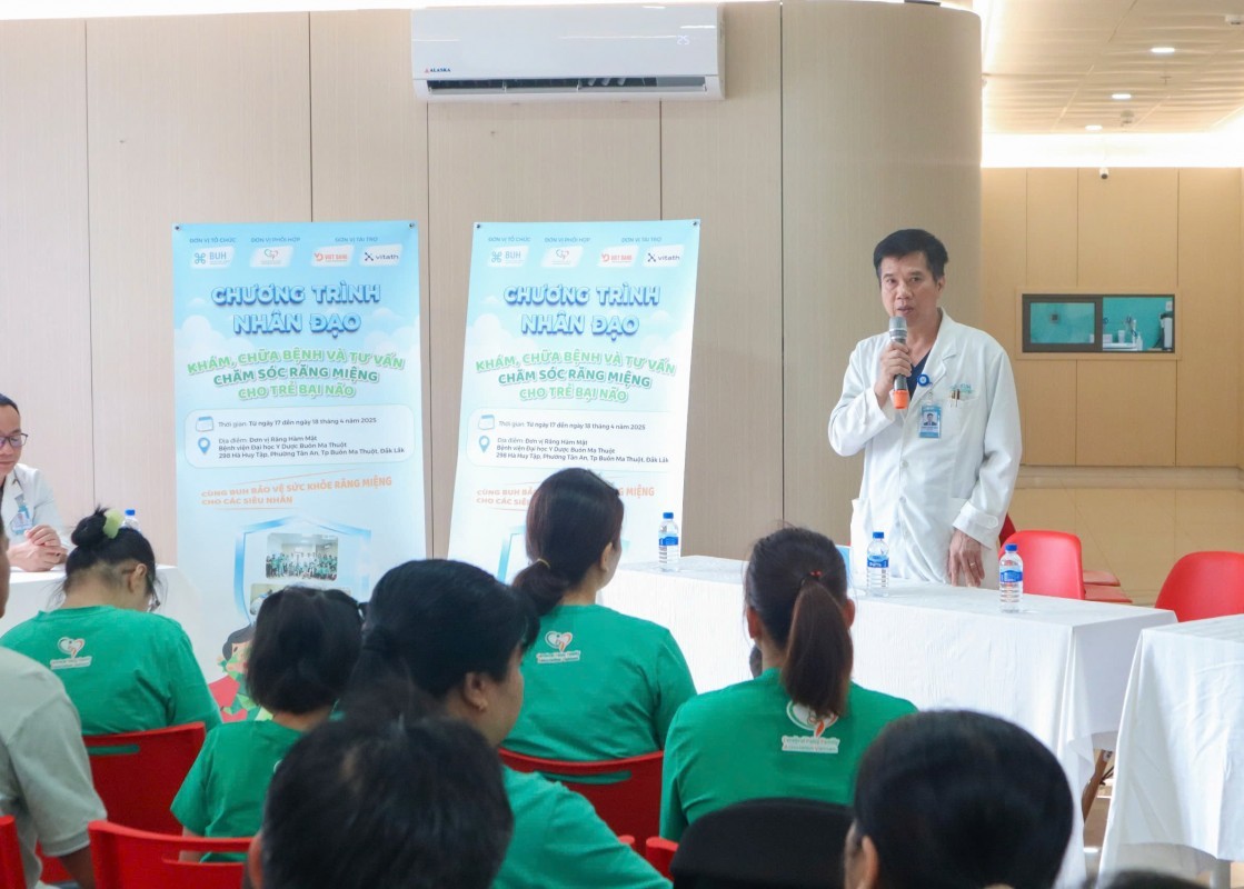 Bệnh viện ĐH Y dược Buôn Ma Thuột khám, chữa bệnh miễn phí cho trẻ bại não