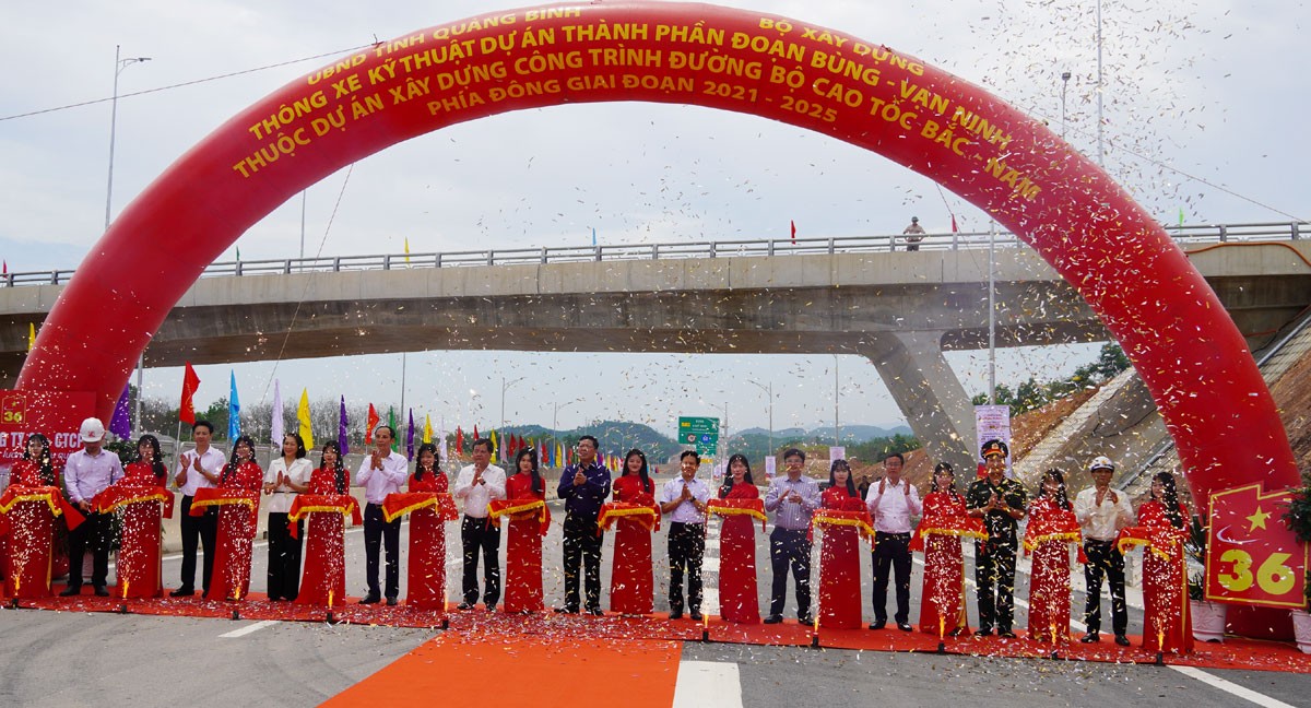 Quảng Bình: Cao tốc Bắc - Nam phía Đông đoạn Bùng - Vạn Ninh thông xe kỹ thuật