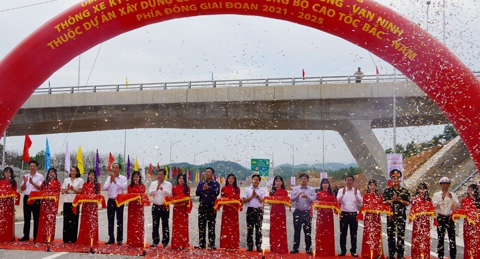 Quảng Bình: Cao tốc Bắc - Nam phía Đông đoạn Bùng - Vạn Ninh thông xe kỹ thuật