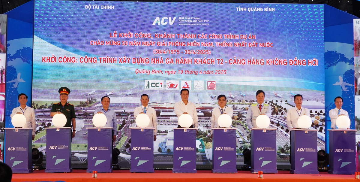Khởi công trình xây dựng Nhà ga hành khách T2 - Cảng Hàng không Đồng Hới với tổng mức đầu tư 1.750 tỷ đồng.