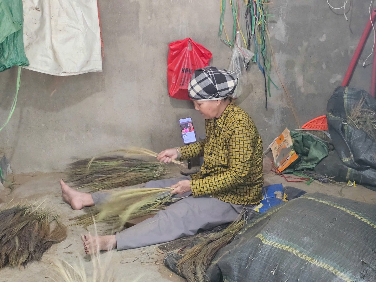 Phú Yên: Sản phẩm chổi đót Mỹ Thành đem lại sinh kế ổn định cho người dân