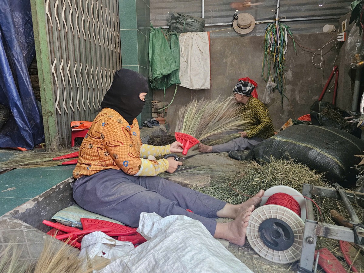 Phú Yên: Sản phẩm chổi đót Mỹ Thành đem lại sinh kế ổn định cho người dân