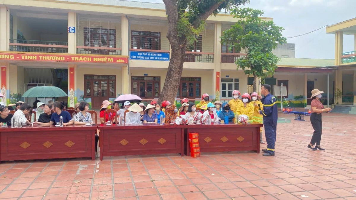 Quảng Ninh: Tuyên truyền, thực tập phương án chữa cháy và cứu nạn tại Trường tiểu học và THCS Nam Khê