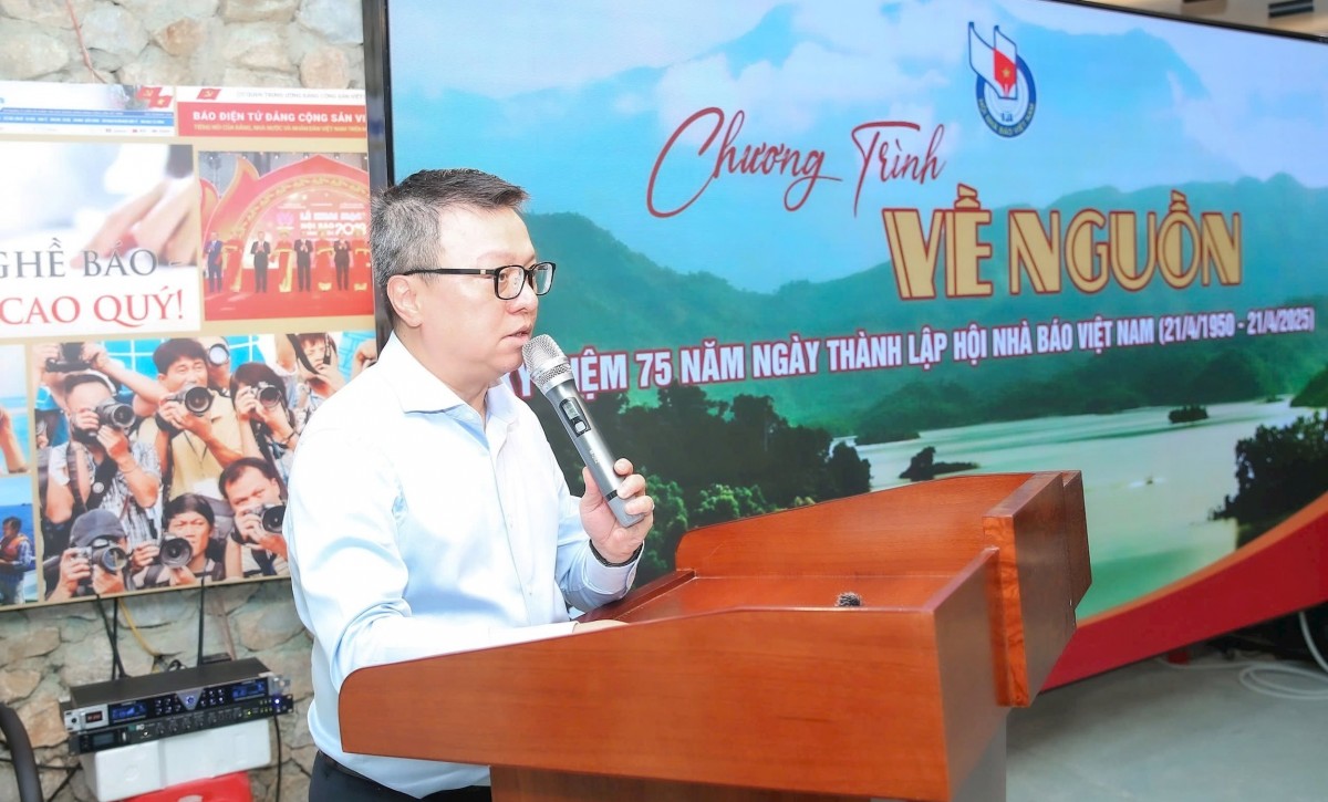 Chủ tịch Lê Quốc Minh phát biểu tại Di tích Quốc gia Địa điểm Trường dạy làm báo Huỳnh Thúc Kháng.