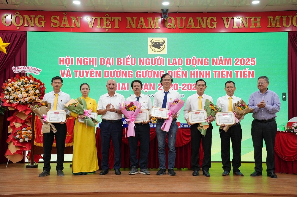 Công ty CP Phân bón Bình Điền trao thưởng cho các sáng kiến cải tiến kỹ thuật trong giai đoạn năm 2020 - 2025