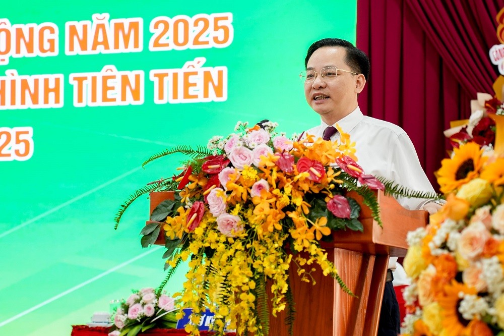 Ông NGUYỄN HỮU TÚ – Phó Bí thư Đảng ủy, Tổng Giám đốc Tập đoàn Hóa chất Việt Nam phát biểu chỉ đạo tại Hội nghị Đại biểu Người lao động năm 2025 và Tuyên dương gương điển hình tiên tiến giai đoạn 2020-2025.