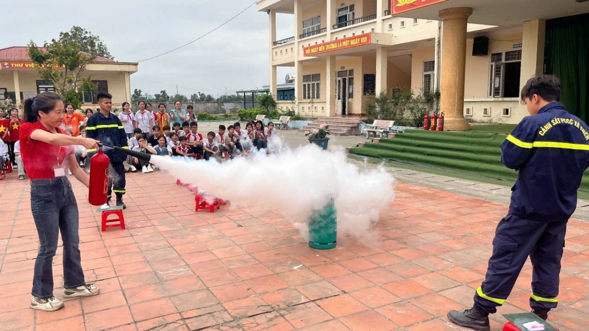 Quảng Ninh: Sôi nổi “Hội thi Báo cháy 114” và thực tập phương án chữa cháy