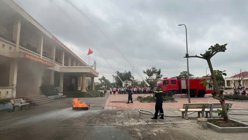 Tổng tấn công dập tắt đám cháy