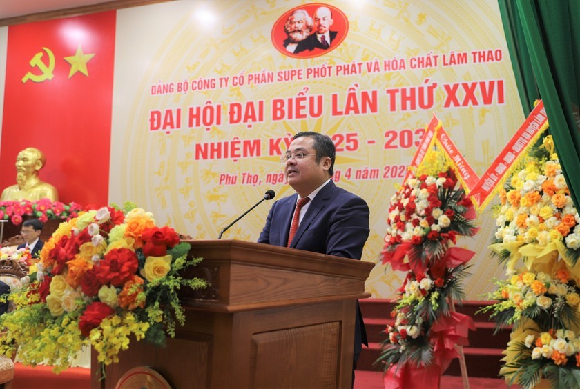 Ông Phùng Quang Hiệp, Uỷ viên BCH Đảng bộ Chính phủ, Bí thư Đảng uỷ, Chủ tịch HĐTV Tập đoàn Hóa chất Việt Nam phát biểu chỉ đạo tại Đại hội.