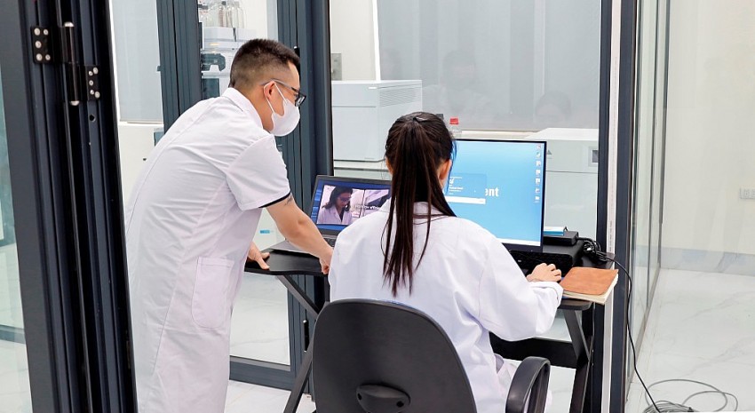 Phòng thí nghiệm với hệ thống và các trang thiết bị hiện đại.