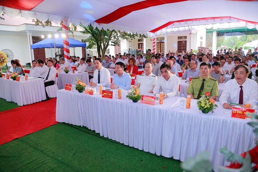 Các đại biểu tham dự buổi lễ công bố chuyển hạng Khu bảo tồn XUân Liền thành Vườn quốc gia Xuân Liên.