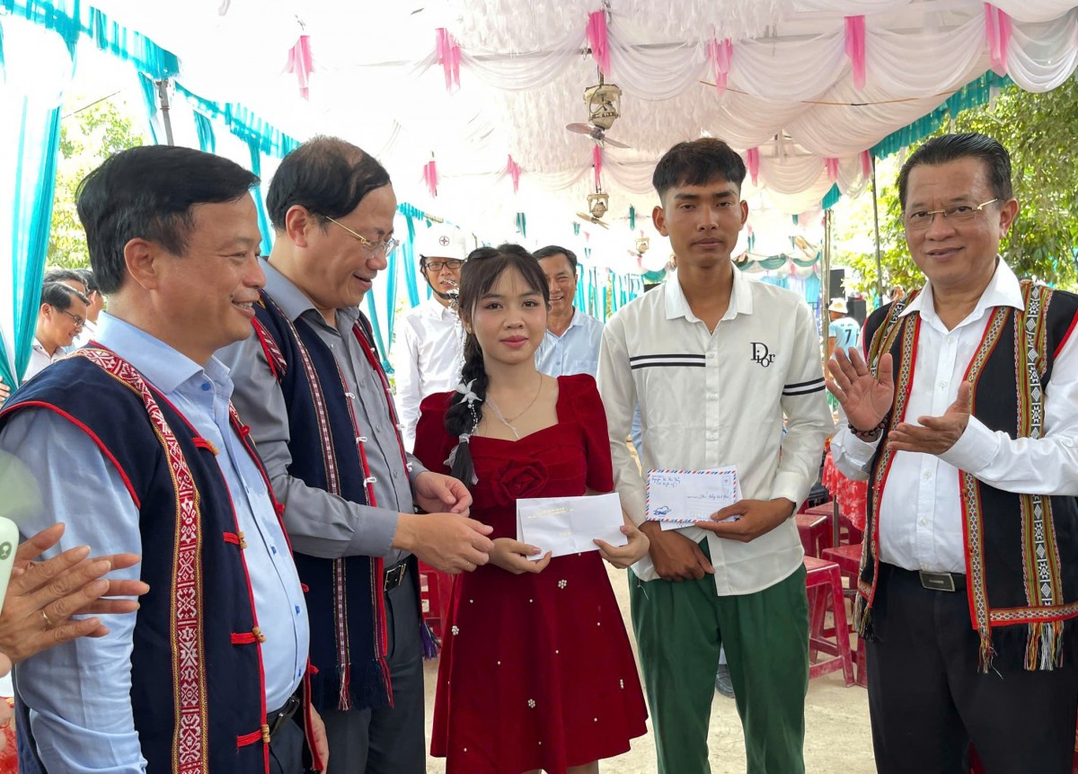 Bình Định: Điện lưới quốc gia thắp sáng tương lai làng Canh Tiến