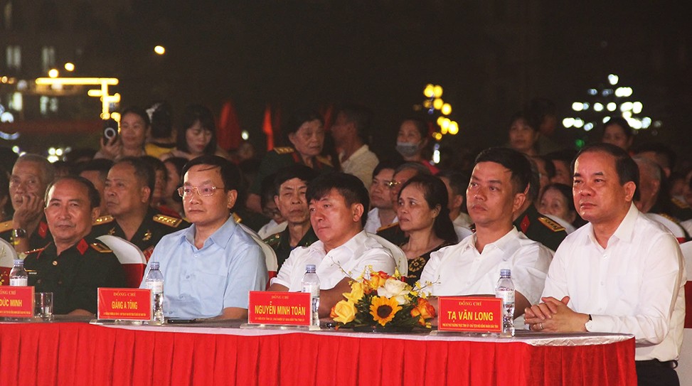 Ấn tượng Chương trình nghệ thuật đặc biệt “Yên Bái - Bản hùng ca hoà cùng non sông thống nhất”